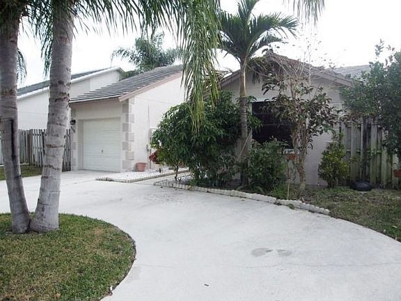 2nd image of 6044 Strawberry Lakes Cir