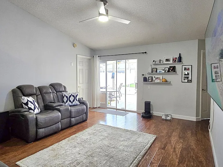 310 Woodleaf Dr — Photo 18