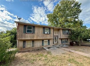 176 Shinn Dr, Cottageville, WV 25239