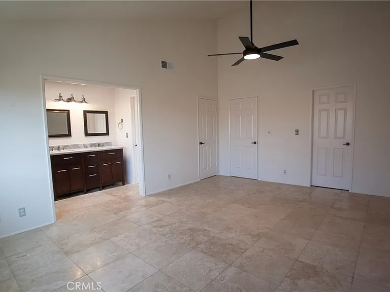 121-4 S Juanita Ave — Photo 15
