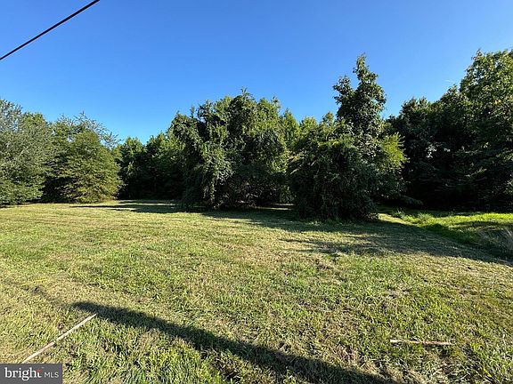 2nd image of 307 Queens Ct