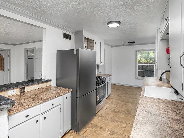 713 NW 32nd St — Photo 24