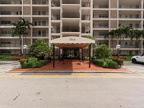 4th image of 3000 N Palm Aire Drive #601