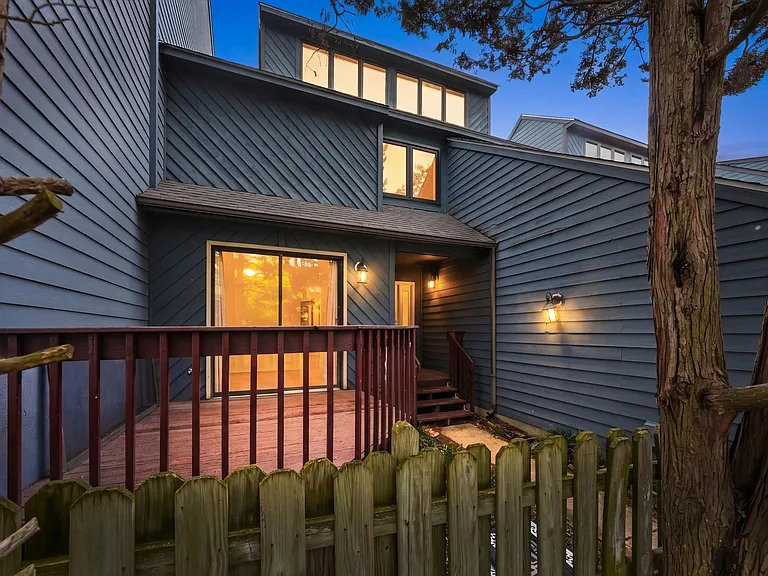 8 Foxtail Ct — Photo 36