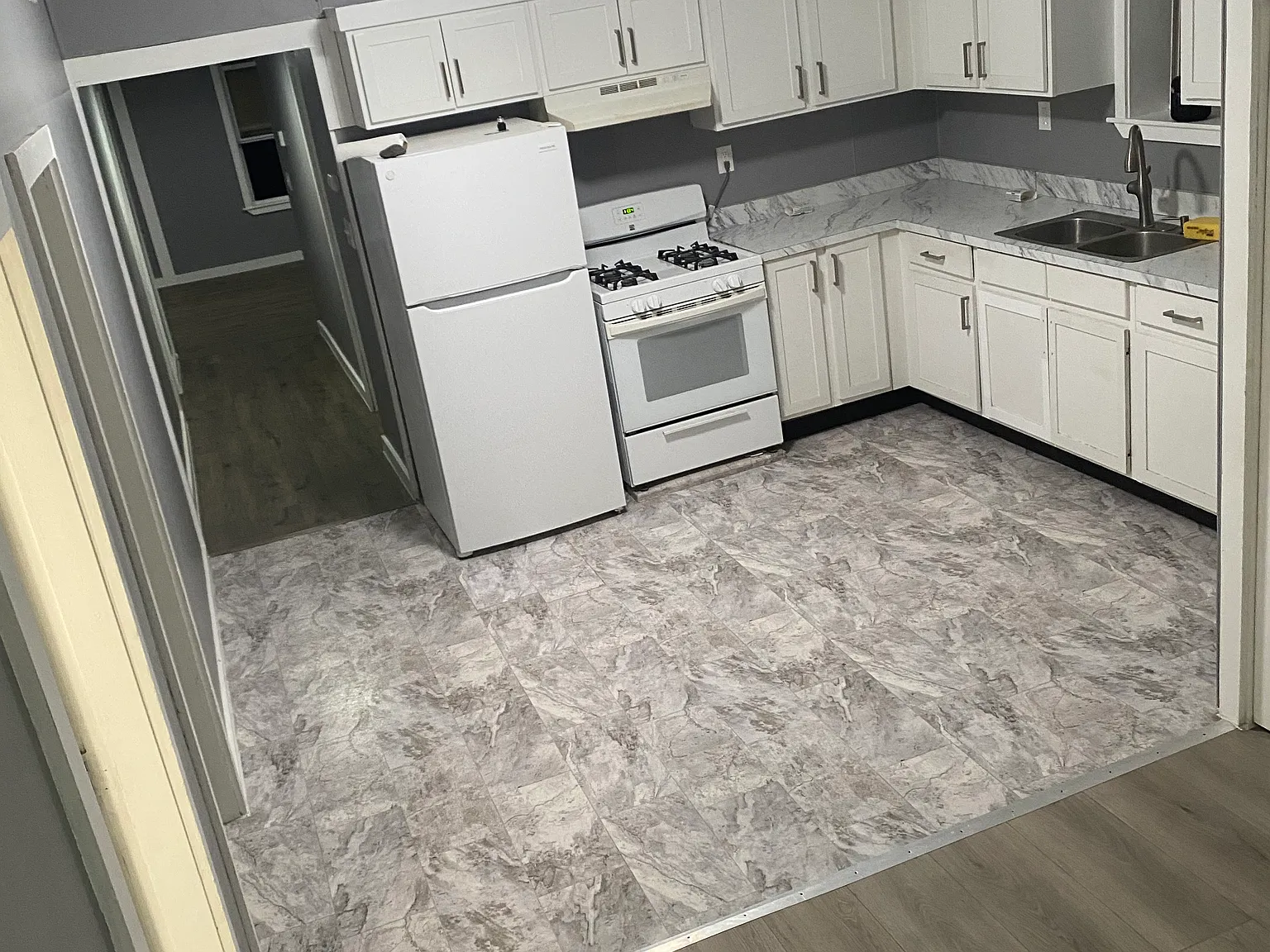 3 bed, 915 sqft, $2,600 — Photo 4