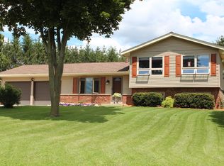 S99W24200 Meadow Cir, Big Bend, WI 53103