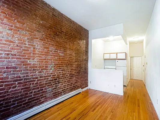 Rented by City Connections Realty | media 9