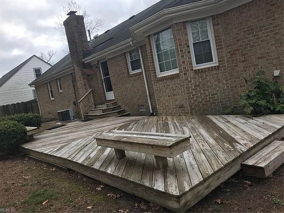 3rd image of 921 Cranston Dr