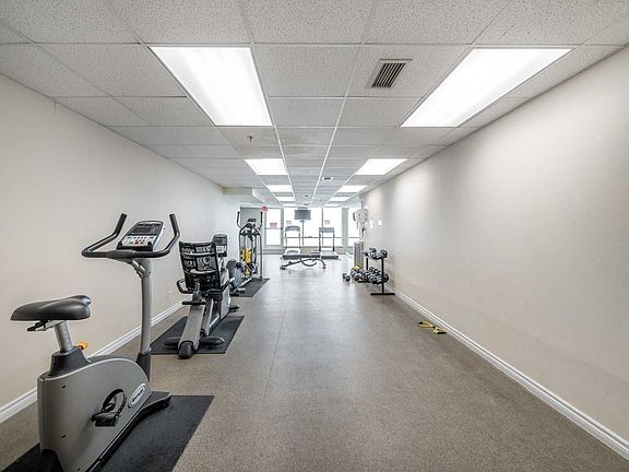 5th image of 225 Wellesley St E #509
