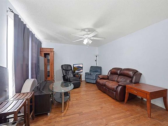 3rd image of 128 S Ridgegate Way SW