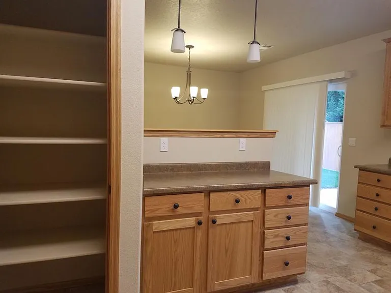 1050 SW Princeton Pl — Photo 5