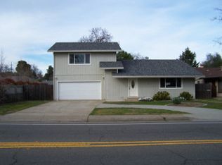 1048 Mistletoe Ln, Redding, CA 96002
