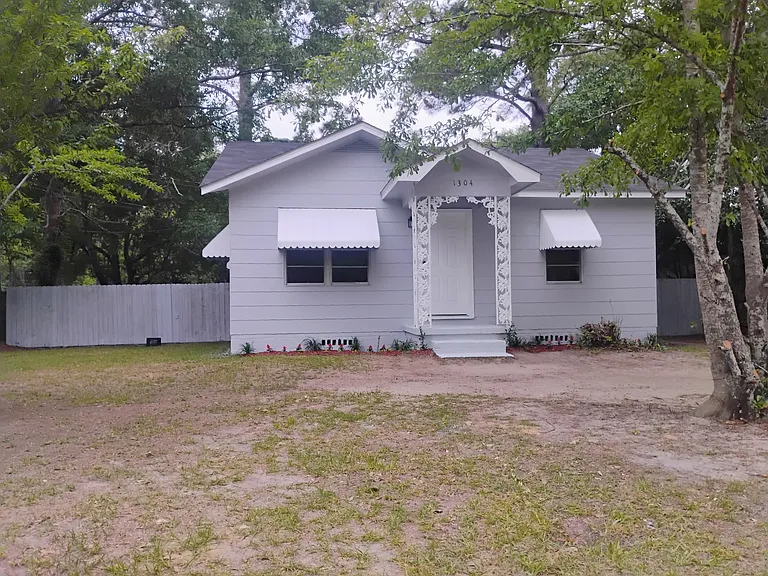 1304 Travis Rd — Photo 10