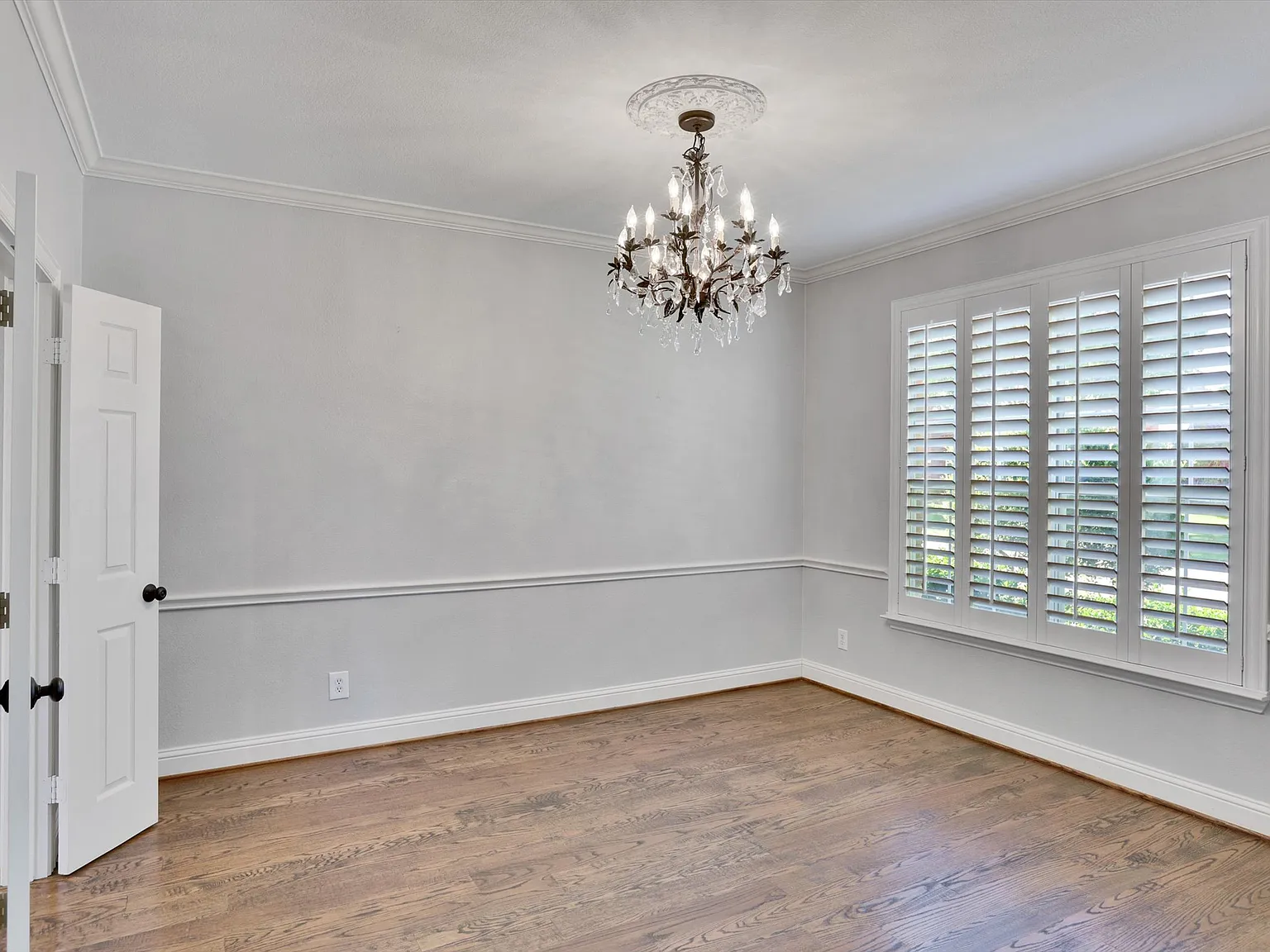 5 bed, 3871 sqft, $5,500 — Photo 3