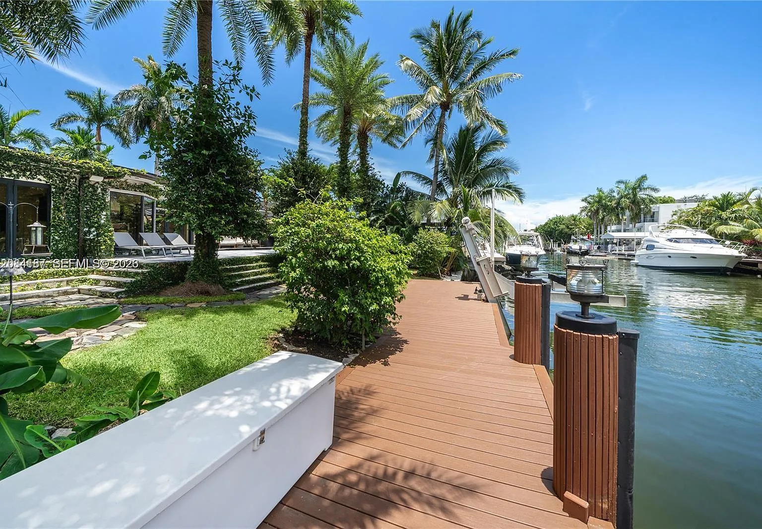 Amd Pl Biscayne Pines — Photo 1