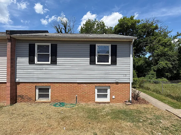 813 Ridge St — Photo 1