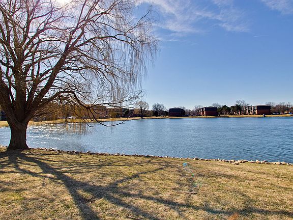 5th image of 9461 Bay Colony Dr APT 1N