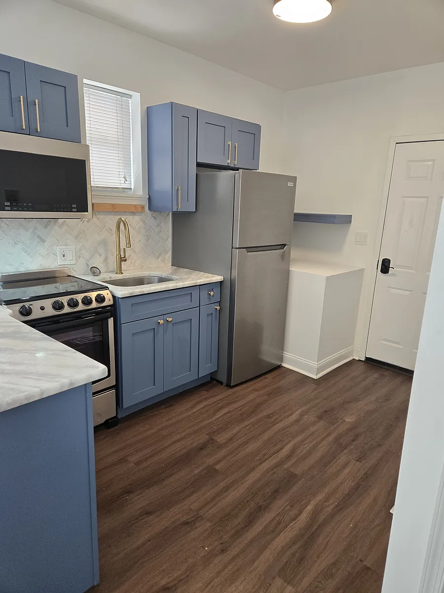 Building Photo - 641 N 15th St #2