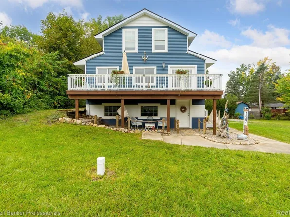 1257 Circle Dr, Metamora, MI 48455