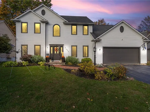 8512 Van Wie Dr W, Baldwinsville, NY 13027