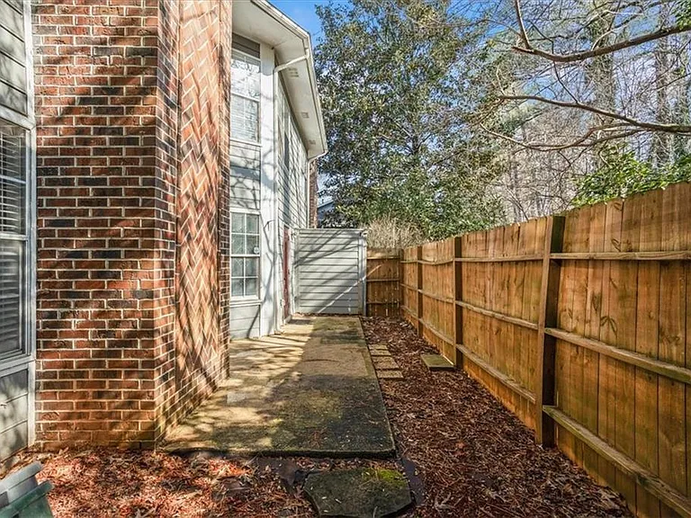 1009 Knights Bridge Ct — Photo 22