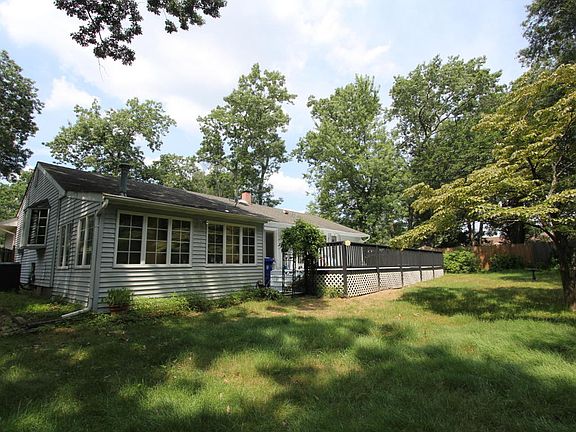 3rd image of 9 Drexel Ct