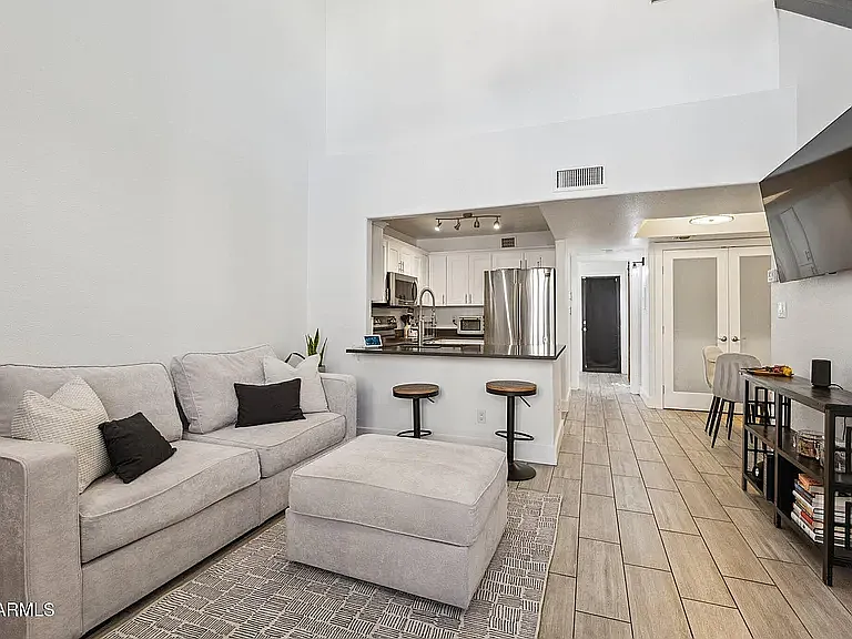 1025 E Highland Ave #6 — Photo 5