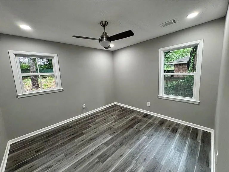 1508 Vancouver Dr — Photo 17