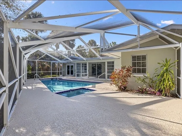 835 Royal Palm Pl — Photo 13
