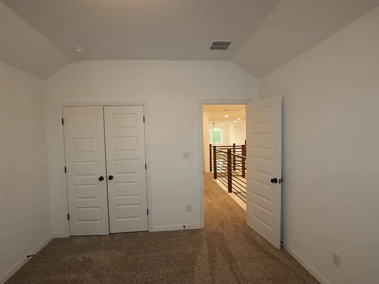 401 Mangold Dr — Photo 15