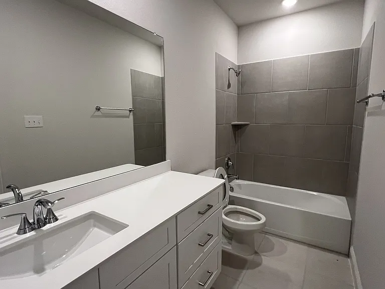 712 Palazzo Pl — Photo 9