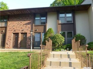11 Cypress Ct, Selden, NY 11784