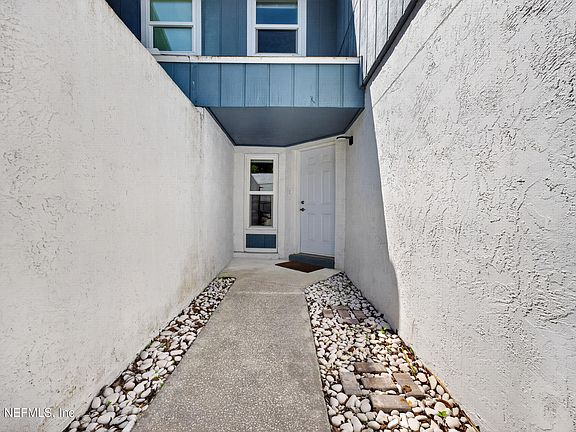 2nd image of 1250 BAYSHORE Drive N