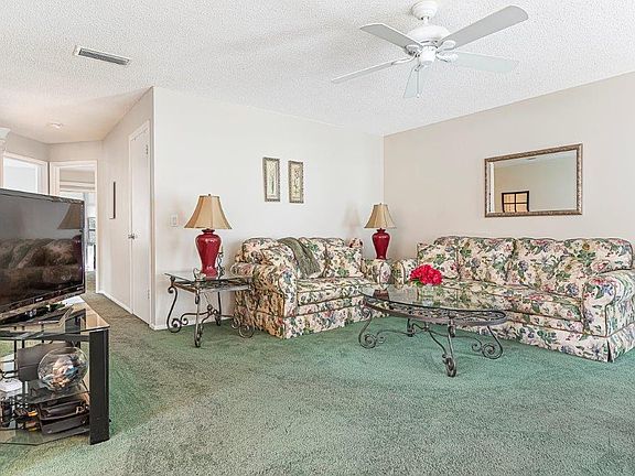 3rd image of 15 Vista Gardens Trl