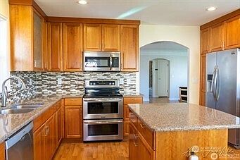 3rd image of 436 Wells Avenue N