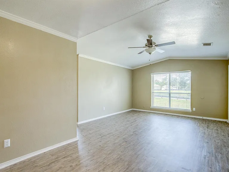 Spring Hill Village Apartments — Photo 1