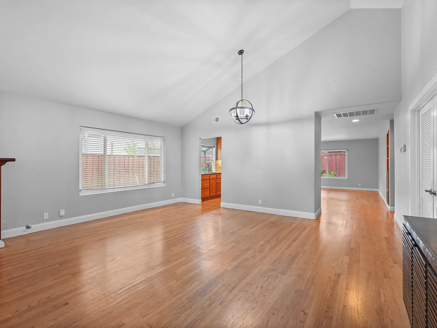 4 bed, 2.0 bath, 1877 sqft, $5,800 — Photo 2