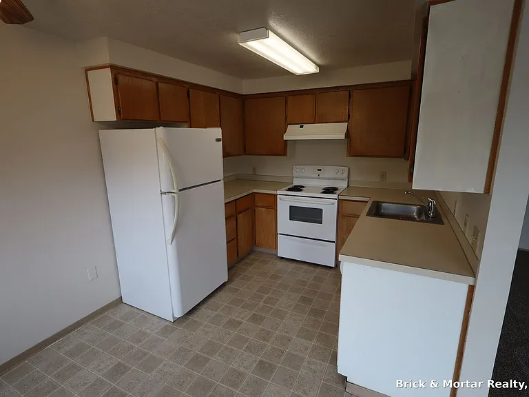 277 N Noble Ave — Photo 6