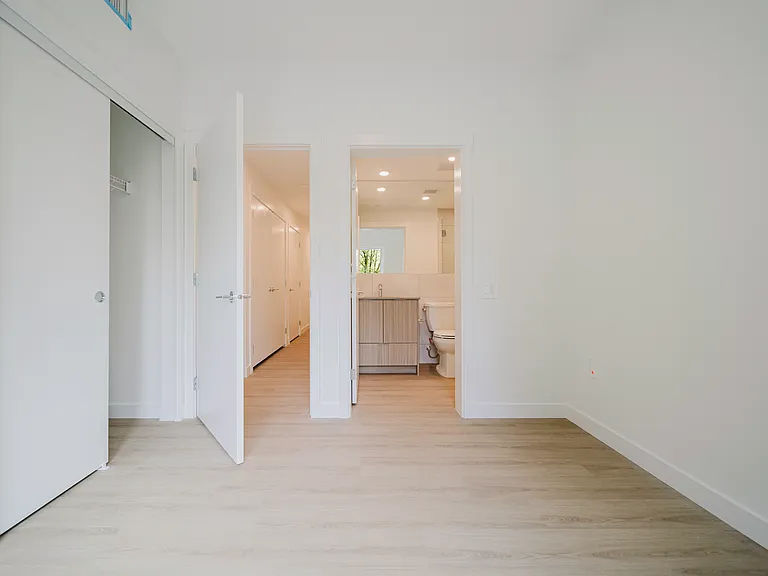 5828 Granville St — Photo 48