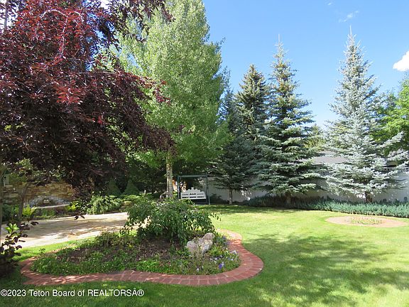 5th image of 165 N Gros Ventre St