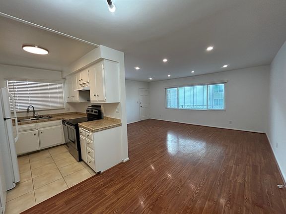 2nd image of 1901 6th St #302