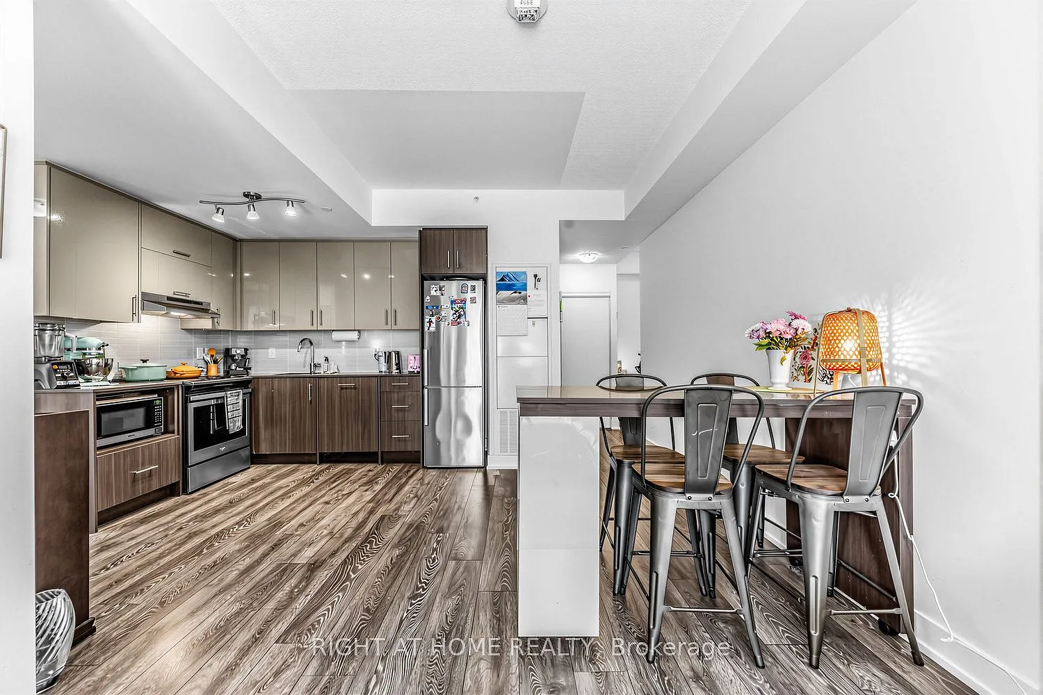 2 bed, $3,000 — Photo 1