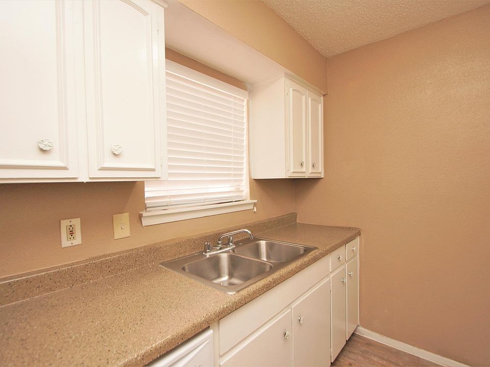 1st image of 9526 Contessa Dr APT 7