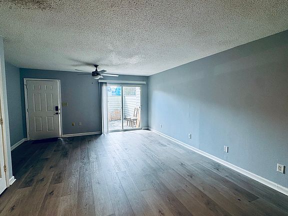 3rd image of 415 Cambridge Cir #2