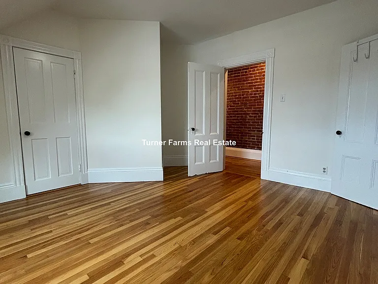 185 Davis Ave — Photo 11
