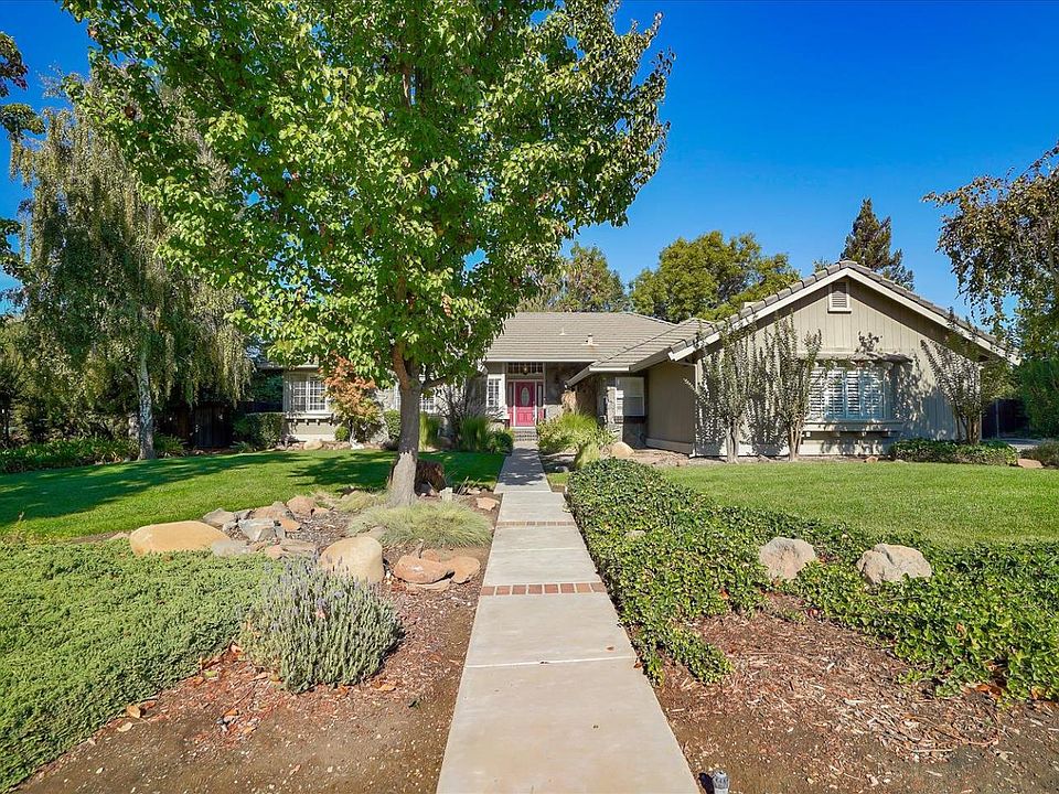1st image of 220 Tierra Del Sol