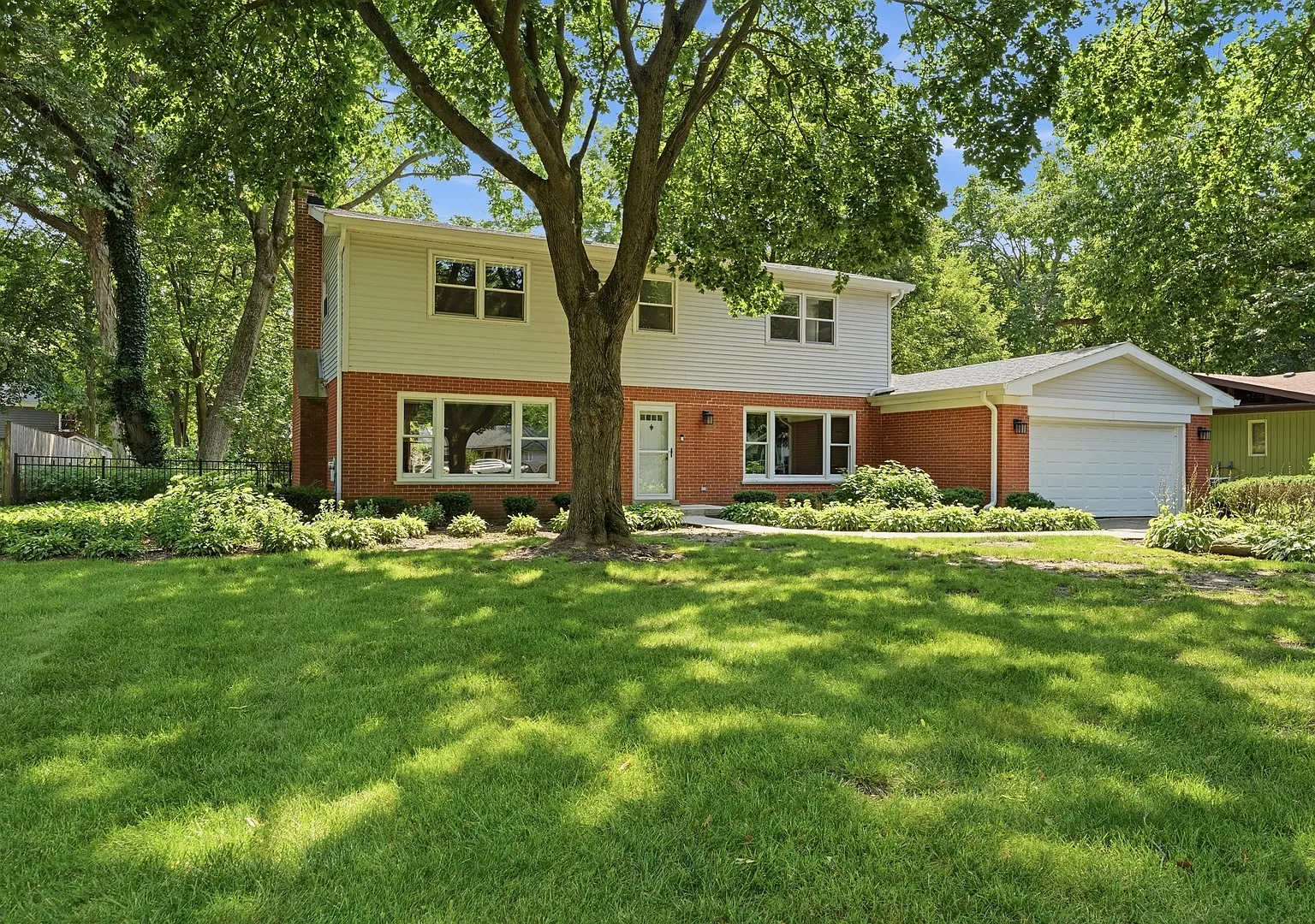 4 bed, 2.5 bath, 2486 sqft, $4,500 — Photo 3