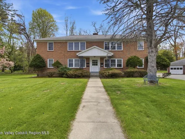 11 Kensington Court Apt 4, Bethlehem, NY 12054