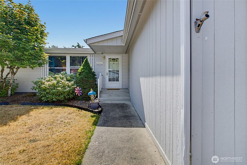 4th image of 12422 152nd Street Ct E #69