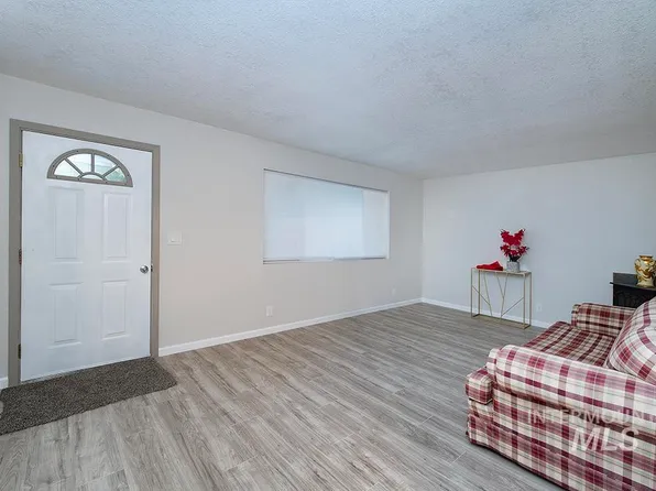 162 NW 17th St, Ontario, OR 97914